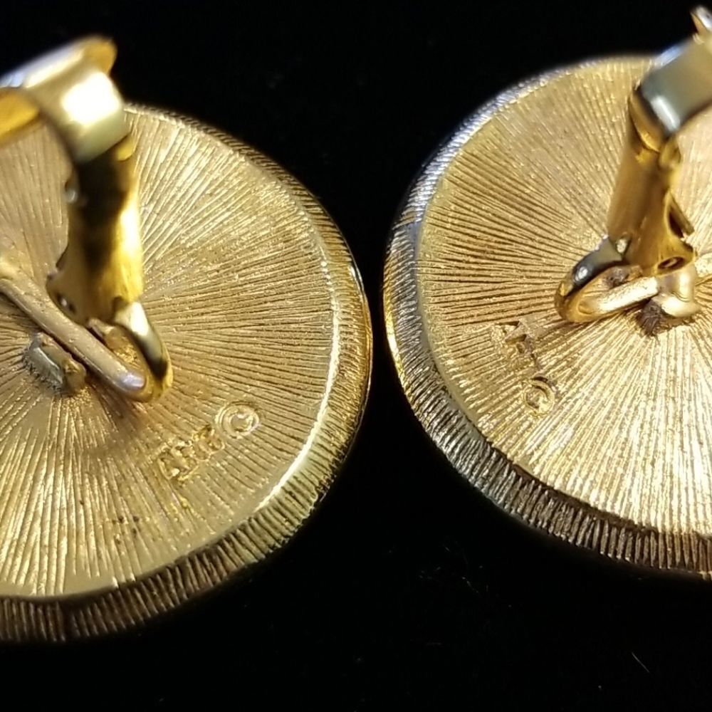Vintage clip on earrings - Picture 5 of 7